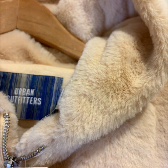 Urban Outfitter Zip Up Crop Hooded FleeceTeddy Sherpa Jacket - Picture 4 of 6